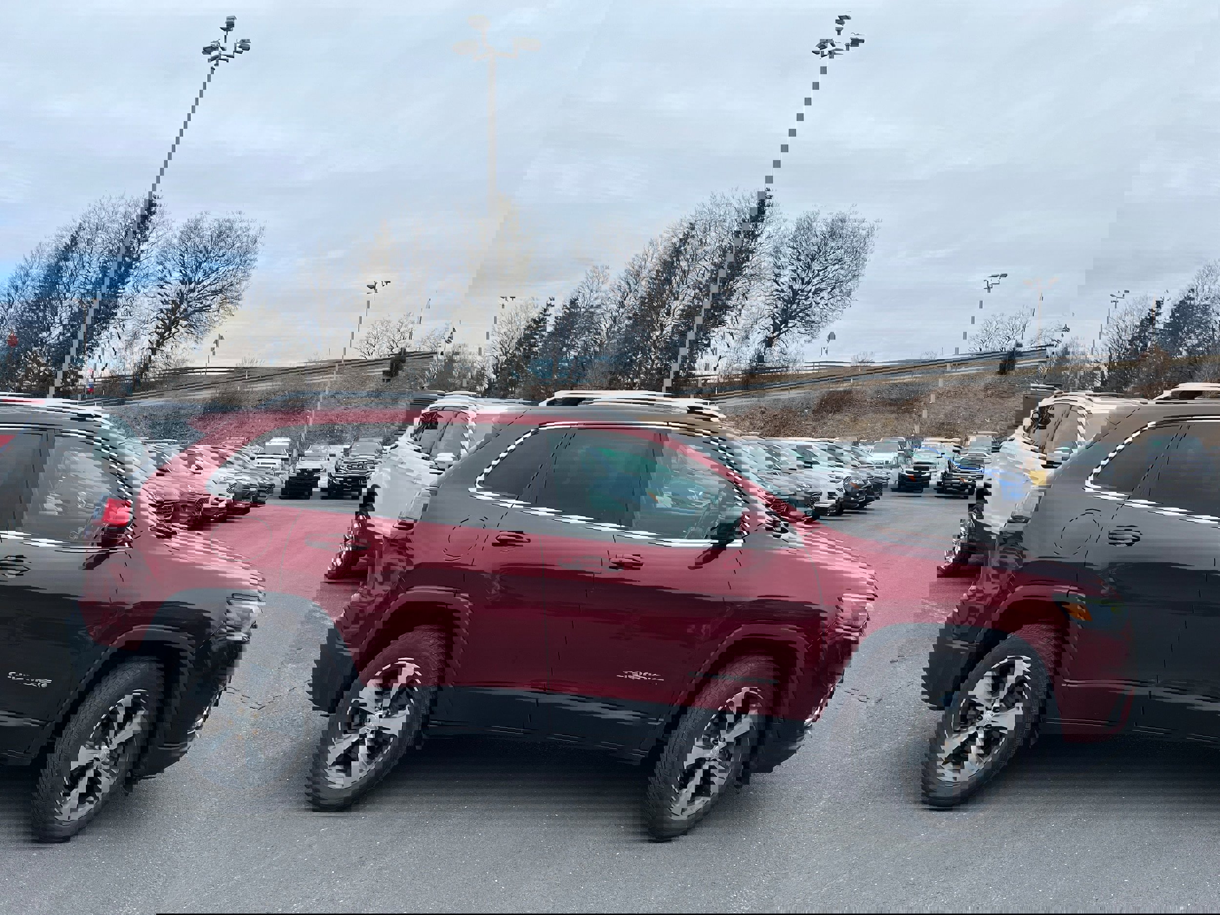 Used 2019 Jeep Cherokee Limited image 4