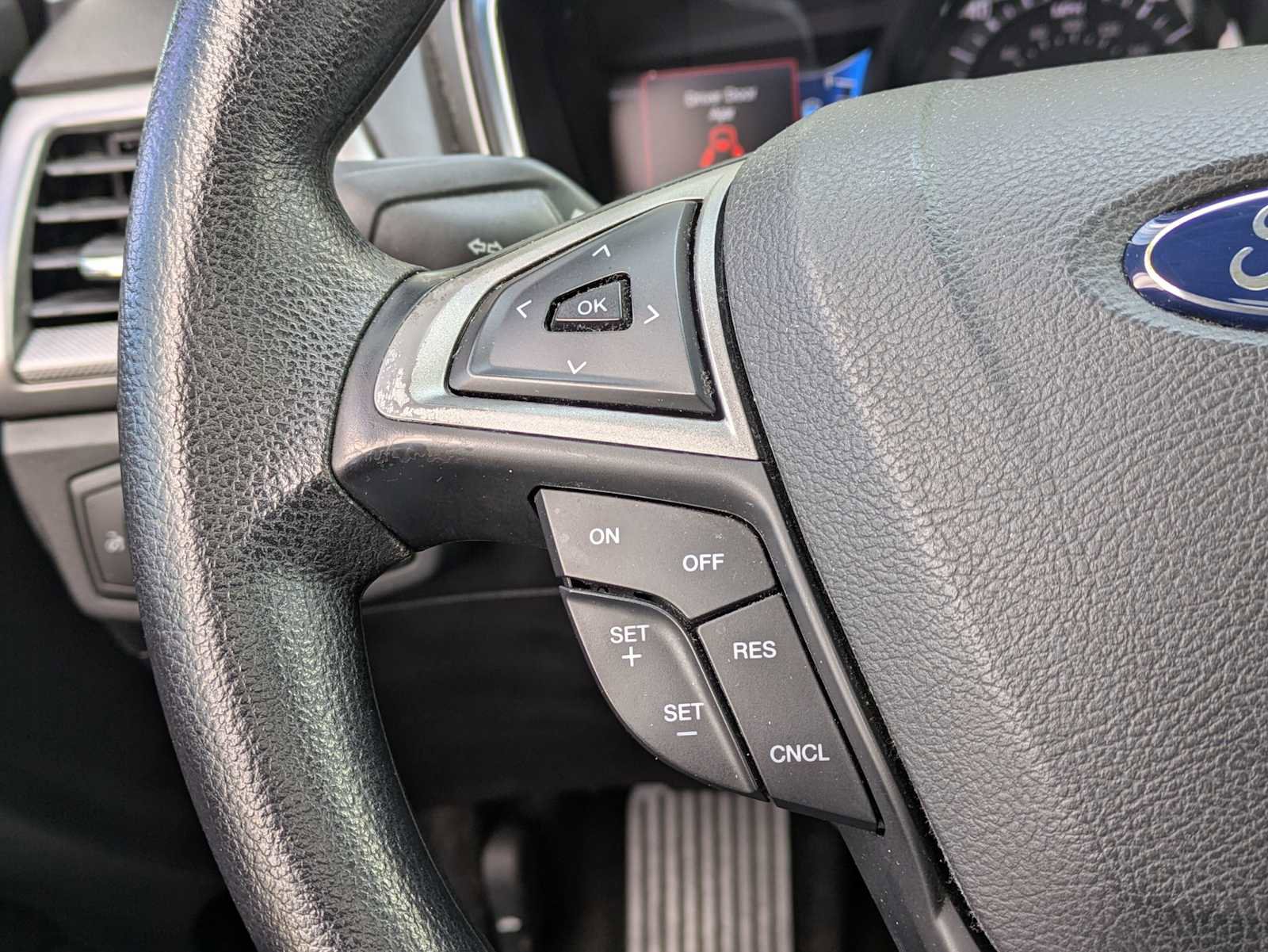 Used 2018 Ford Fusion SE image 24