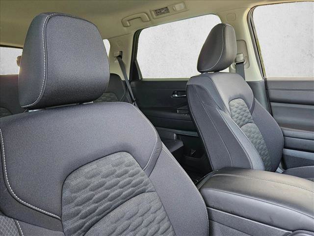 Used 2022 Nissan Pathfinder SV image 25