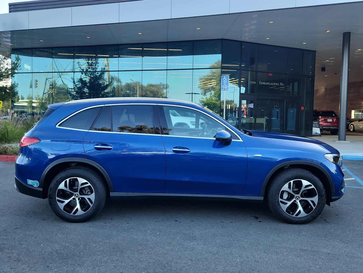 Certified 2025 Mercedes-Benz GLC 350e 4MATIC image 9