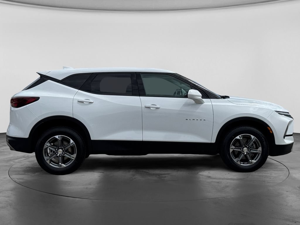 Used 2024 Chevrolet Blazer LT AWD/4WD image 10