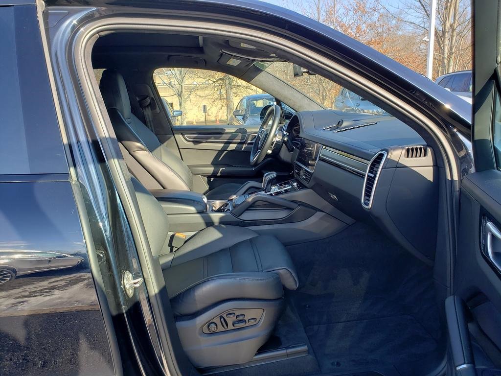 Used 2022 Porsche Cayenne GTS w/ Sport Chrono Package (8LH) image 17
