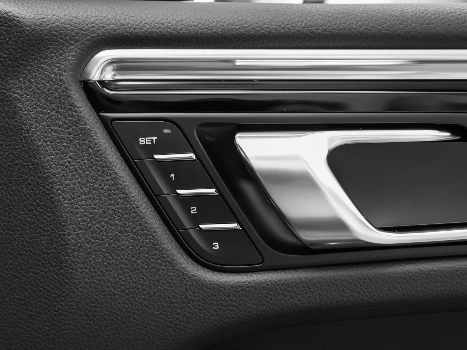 Certified 2025 Porsche Macan image 20