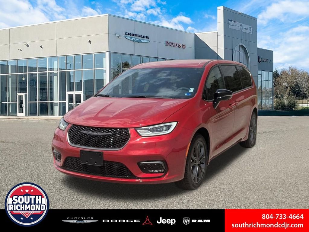 New 2026 Chrysler Pacifica Select