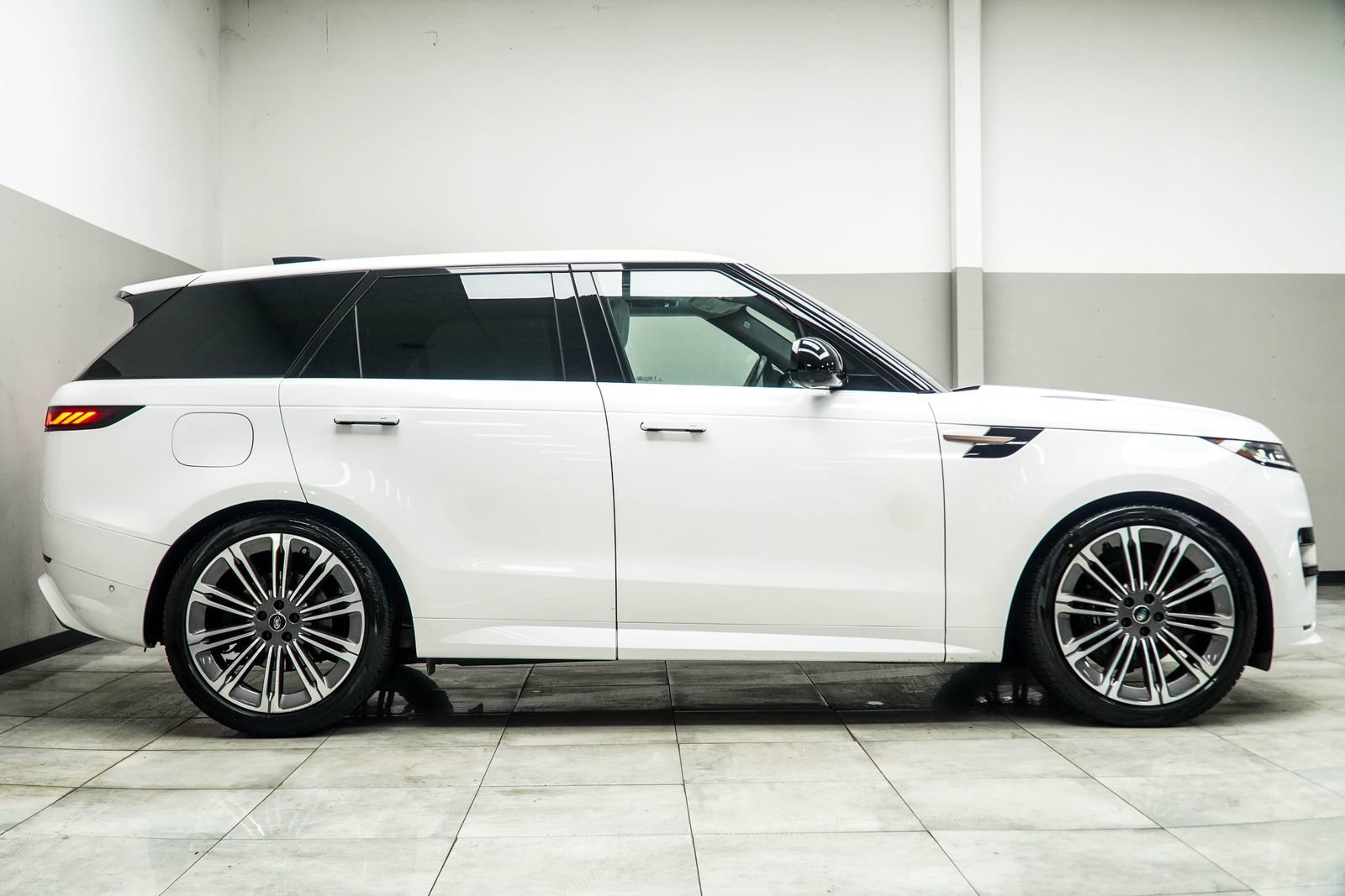 Used 2024 Land Rover Range Rover Sport Dynamic SE AWD/4WD image 7