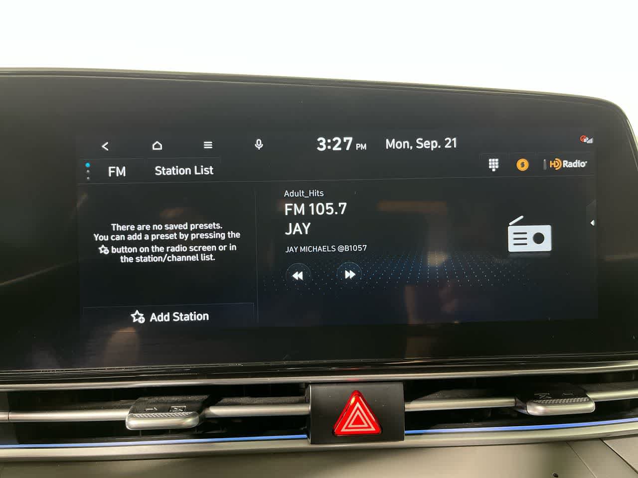 Used 2025 Hyundai Elantra SEL FWD image 18