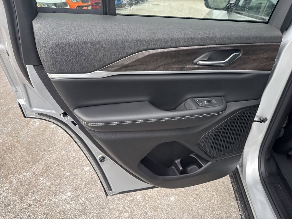 New 2026 Jeep Grand Cherokee Altitude image 24