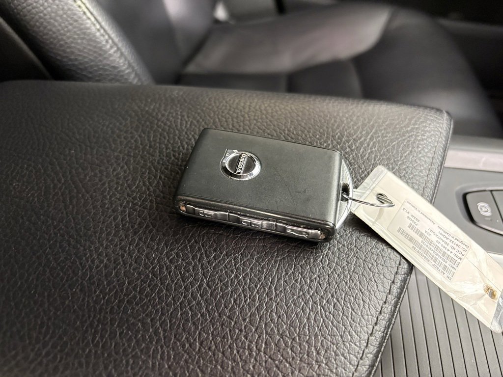 Used 2018 Volvo XC60 T6 Momentum w/ Vision Package image 43