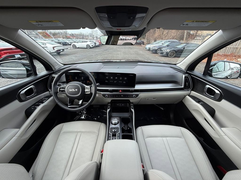 Certified 2025 Kia Sorento EX image 24