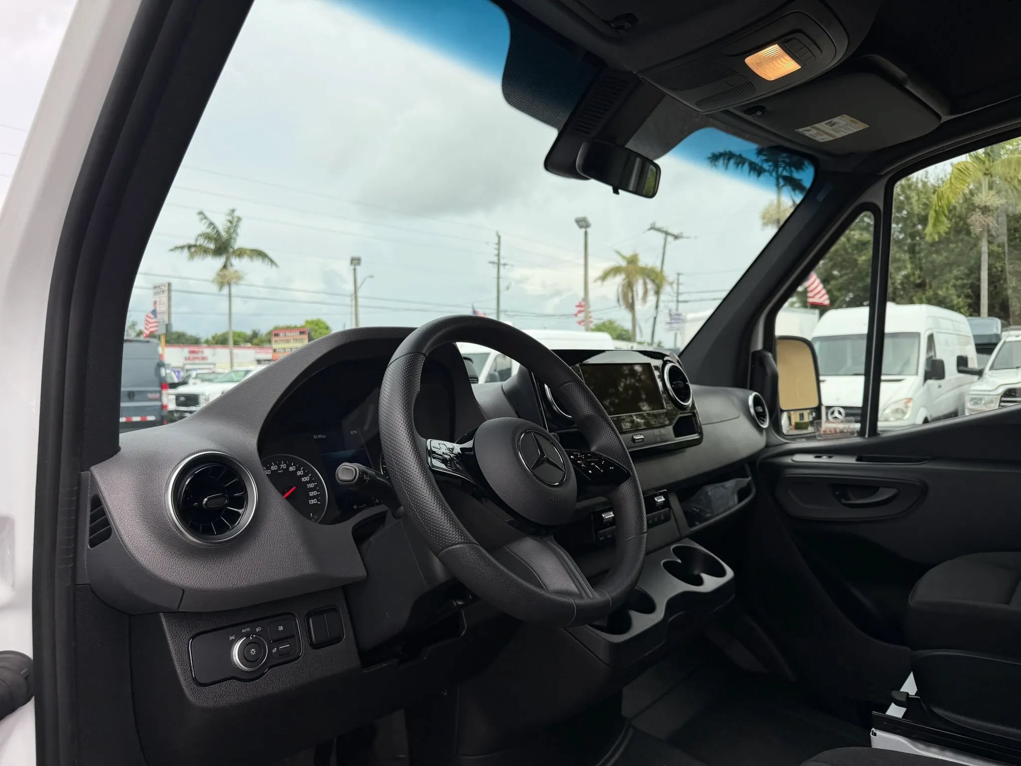Used 2025 Mercedes-Benz Sprinter 2500 image 11