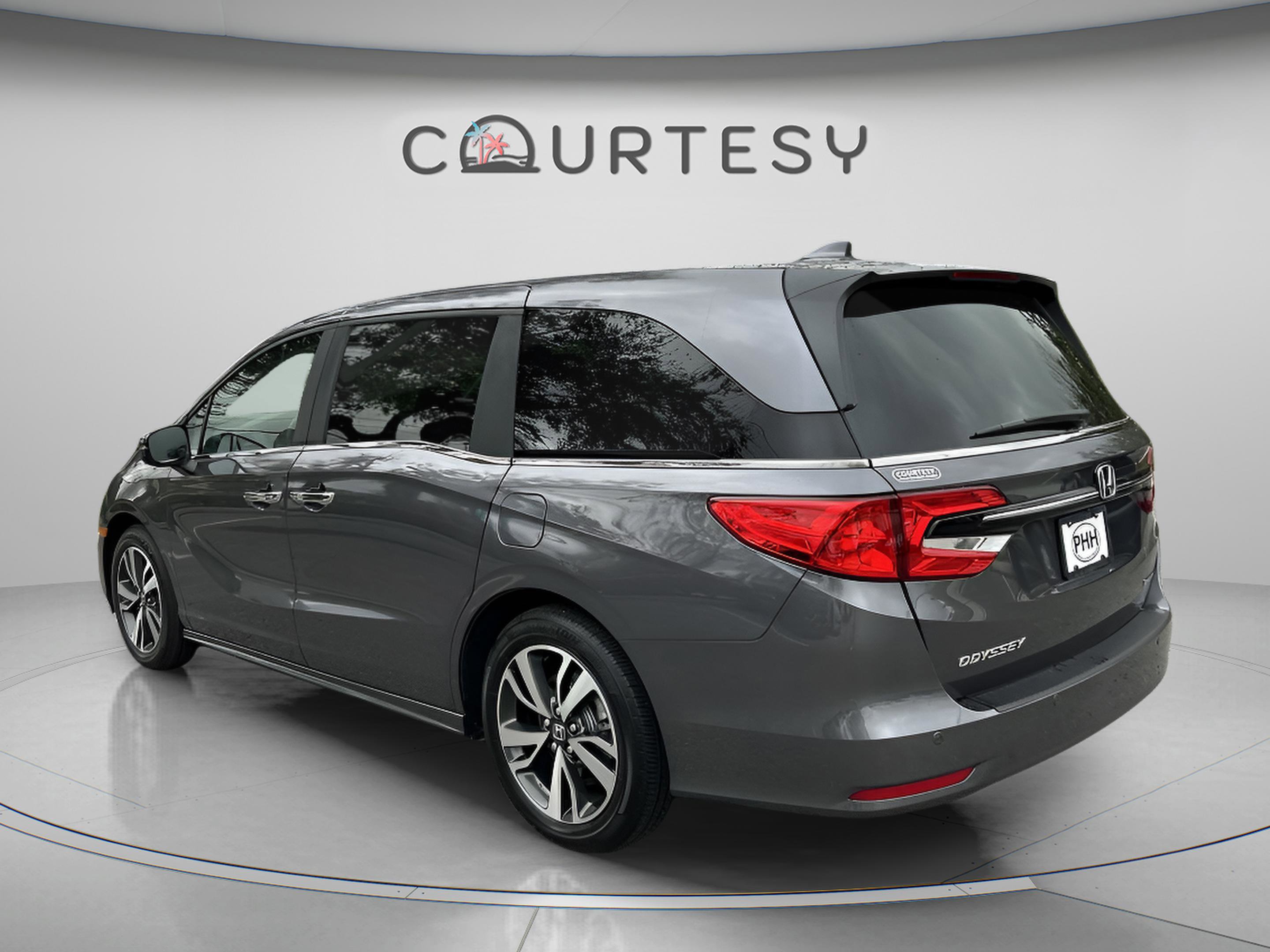 Certified 2024 Honda Odyssey Touring image 5