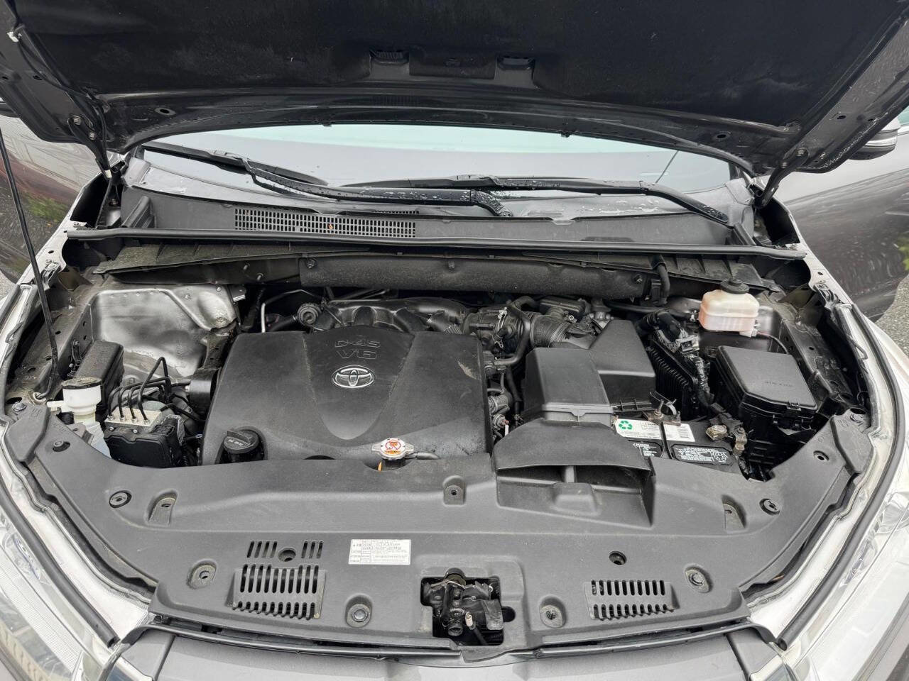 Used 2019 Toyota Highlander XLE image 14