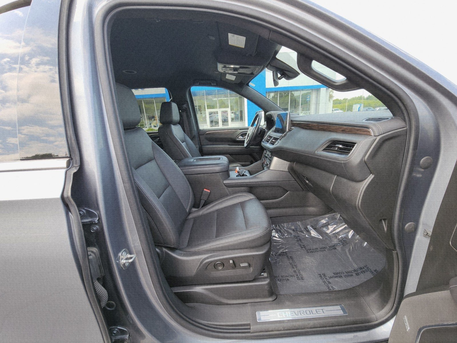 Used 2022 Chevrolet Tahoe LT w/ Luxury Package AWD/4WD image 13