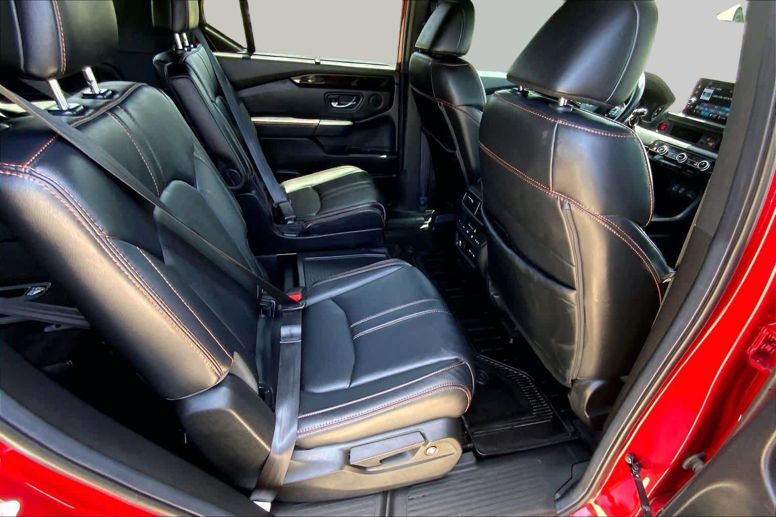 Used 2025 Honda Pilot TrailSport image 19