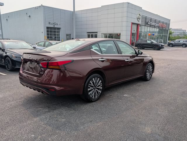 Used 2024 Nissan Altima 2.5 SV w/ SV Premium Package AWD/4WD image 3