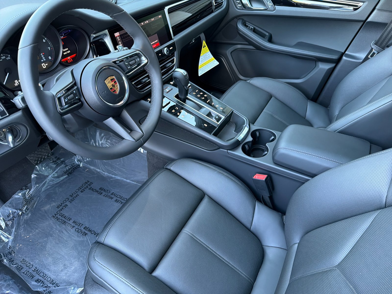 New 2026 Porsche Macan AWD/4WD image 4