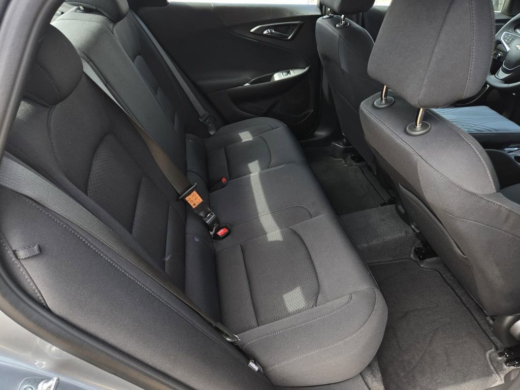 Used 2025 Chevrolet Malibu RS image 32