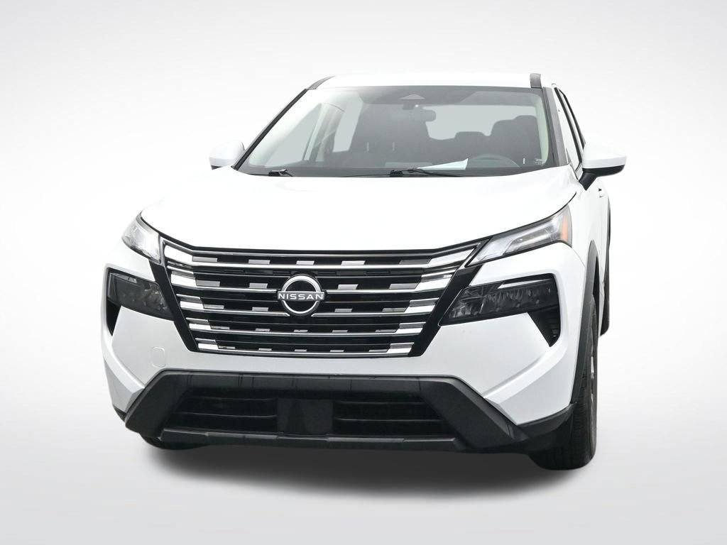 Used 2026 Nissan Rogue SV image 2