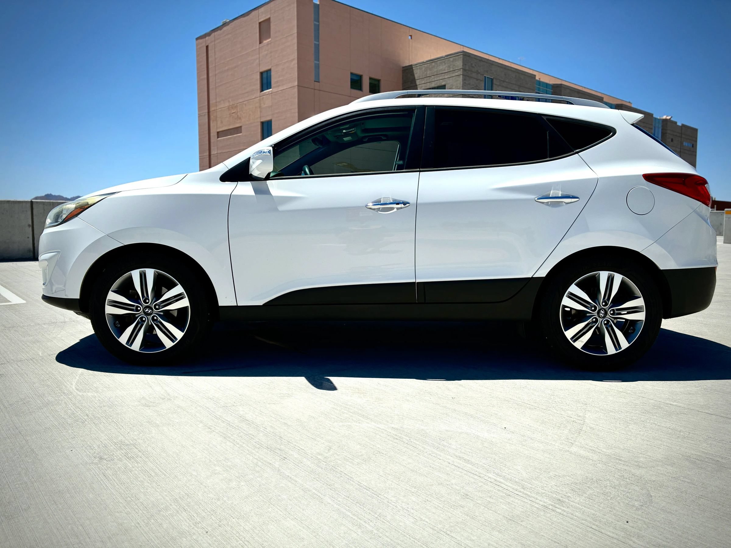 Used 2015 Hyundai Tucson Limited w/ Option Group 03 AWD/4WD image 4