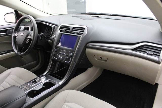 Certified 2019 Ford Fusion SE FWD image 4