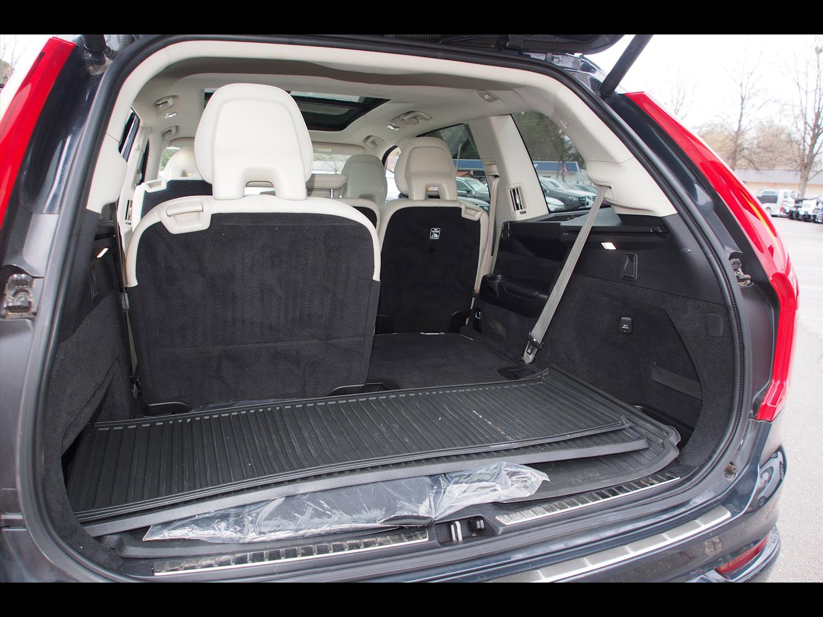 Used 2021 Volvo XC90 T5 Momentum w/ Climate Package image 17