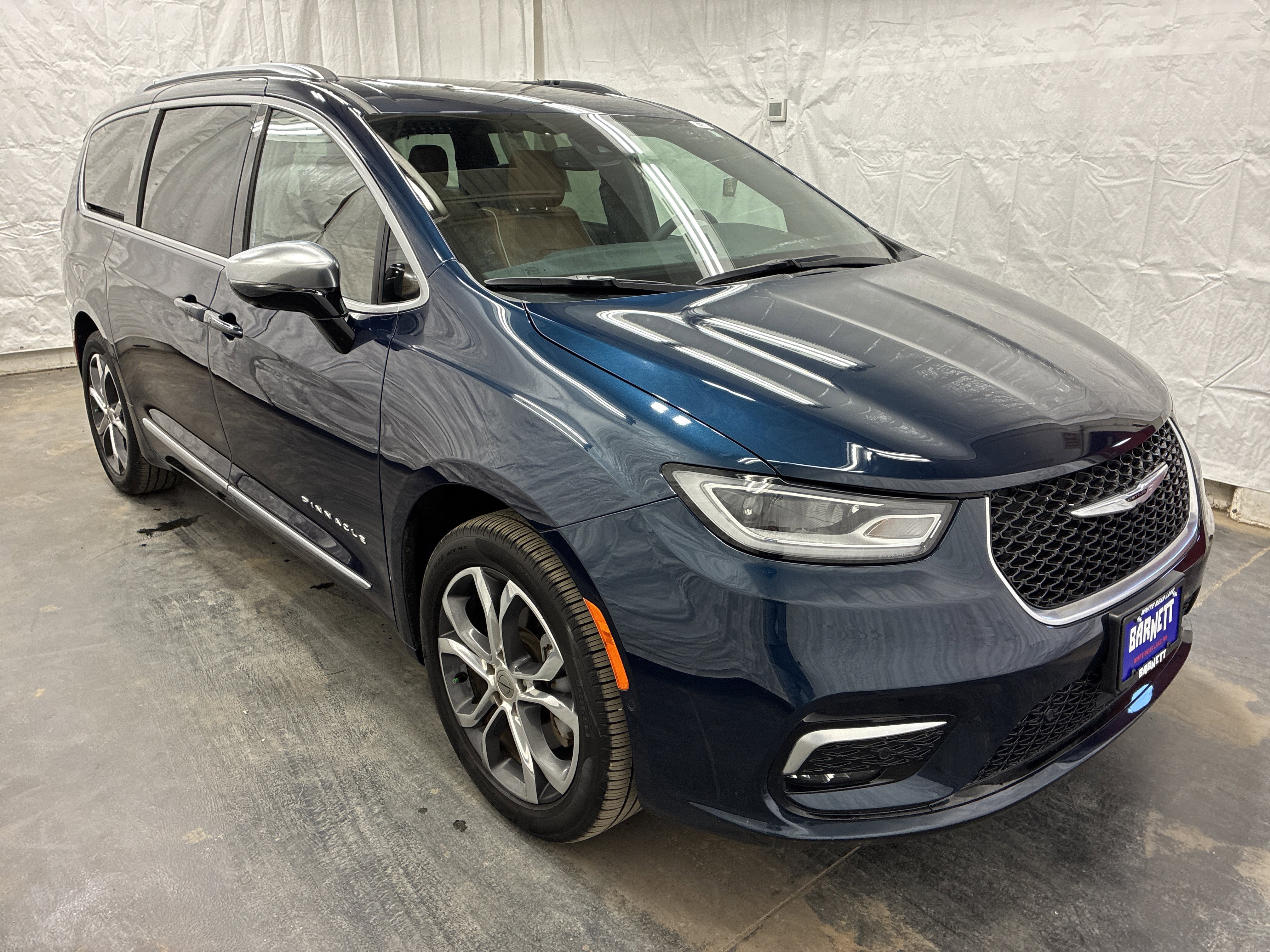 Certified 2025 Chrysler Pacifica Pinnacle w/ Trailer Tow Group AWD/4WD image 4