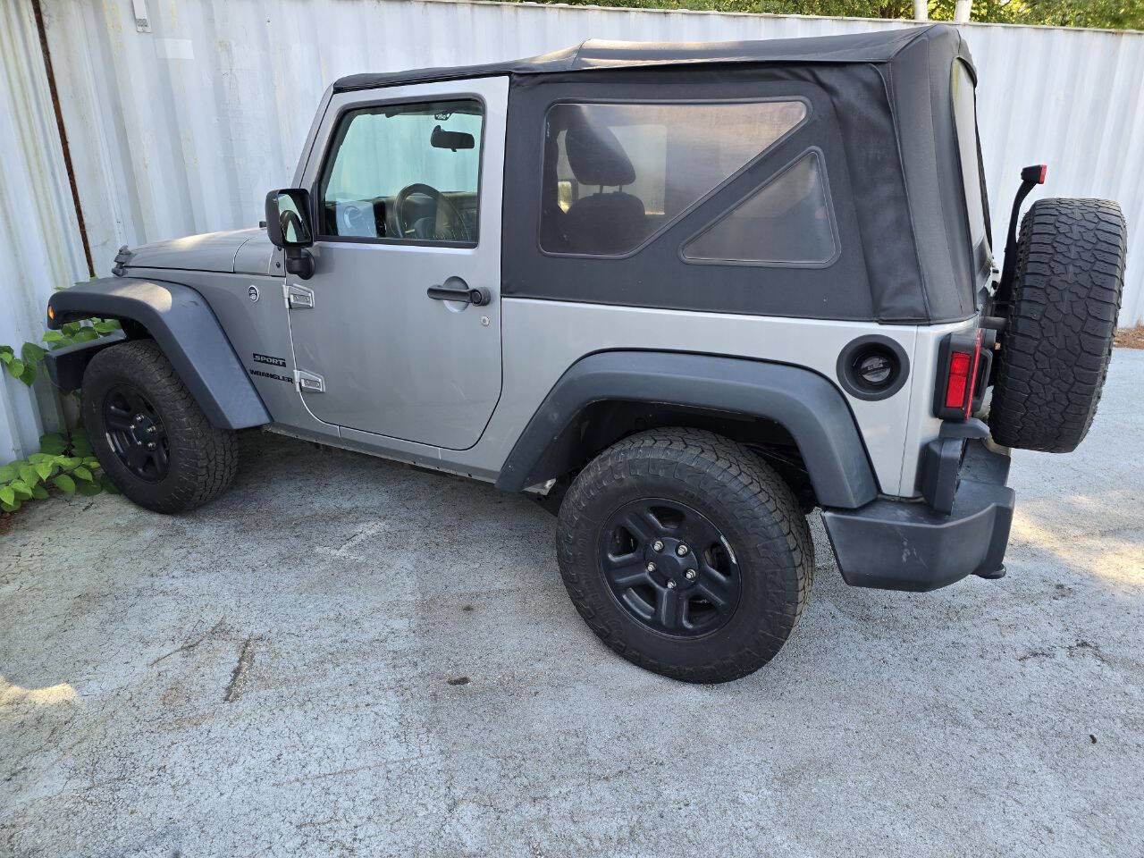 Used 2017 Jeep Wrangler Sport w/ Connectivity Group image 12