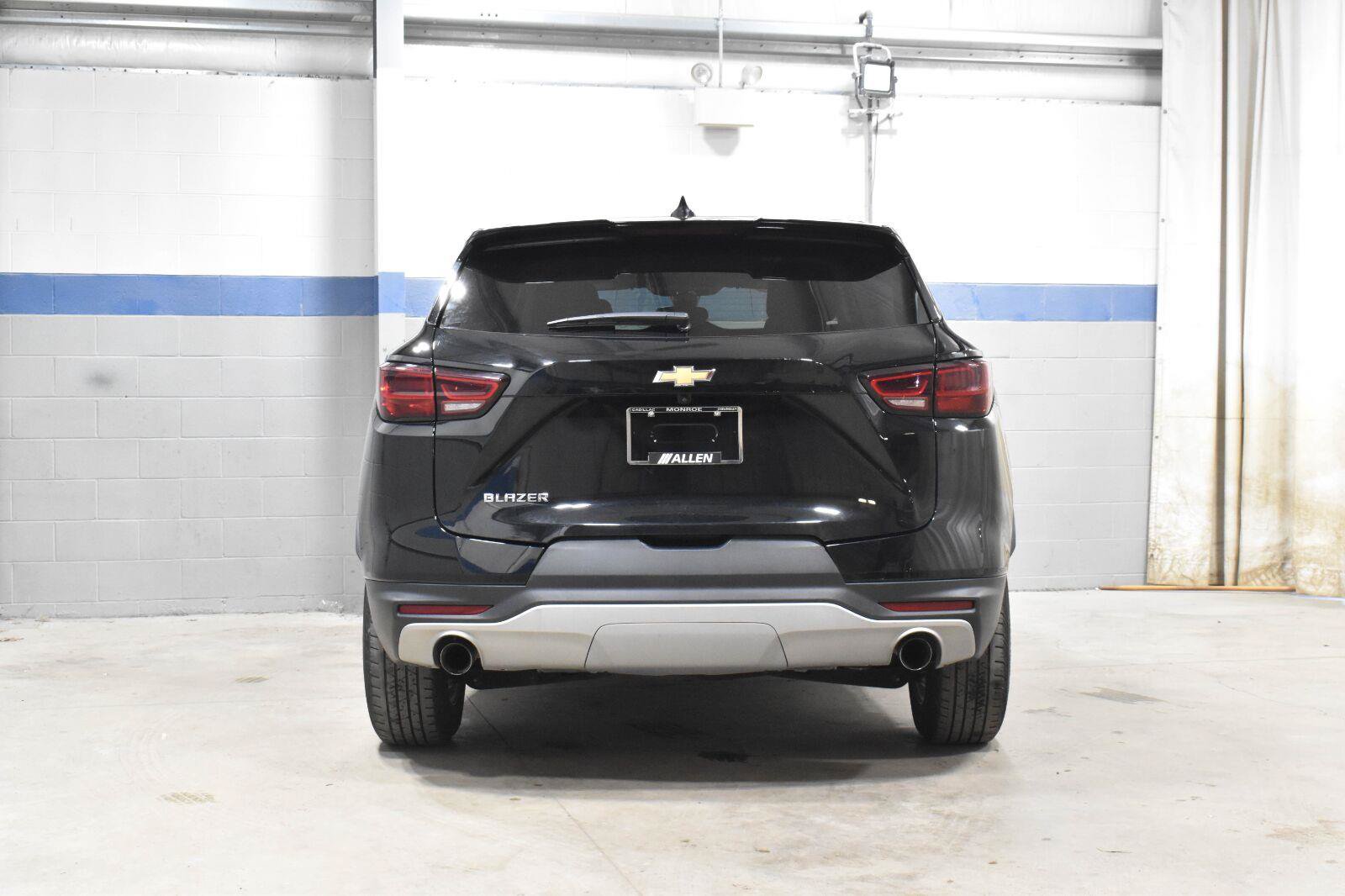 Used 2025 Chevrolet Blazer LT FWD image 20
