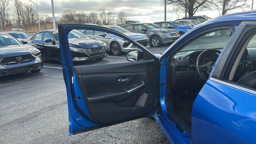 Used 2020 Nissan Sentra SR w/ Premium Package image 11