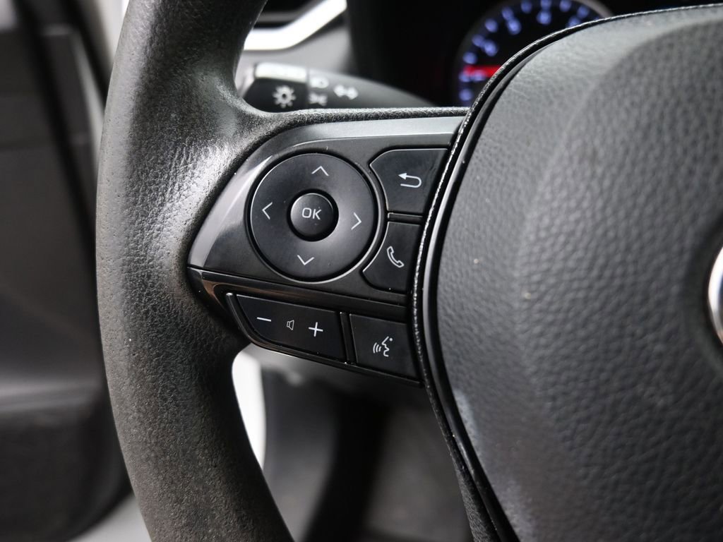 Used 2021 Toyota RAV4 LE image 6