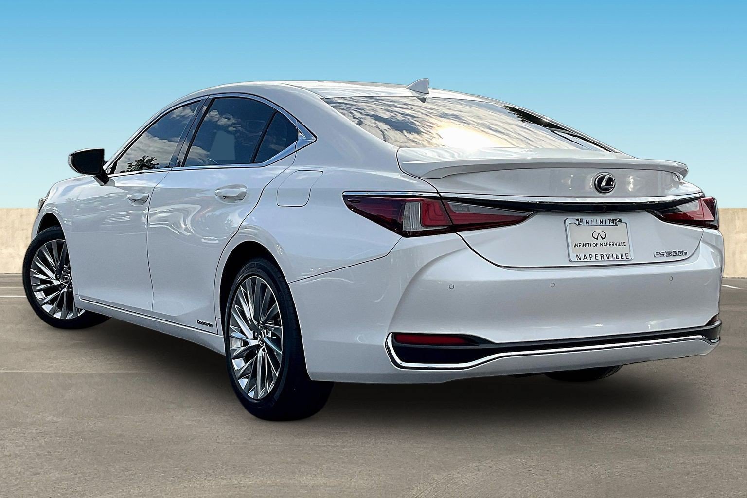 Used 2022 Lexus ES 300h w/ Accessory Package FWD image 4