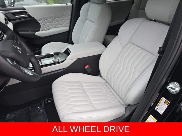 Used 2025 Mitsubishi Outlander AWD image 17