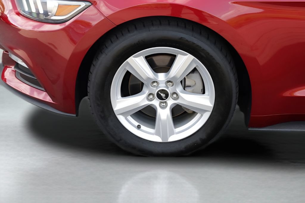 Used 2015 Ford Mustang Coupe RWD image 3