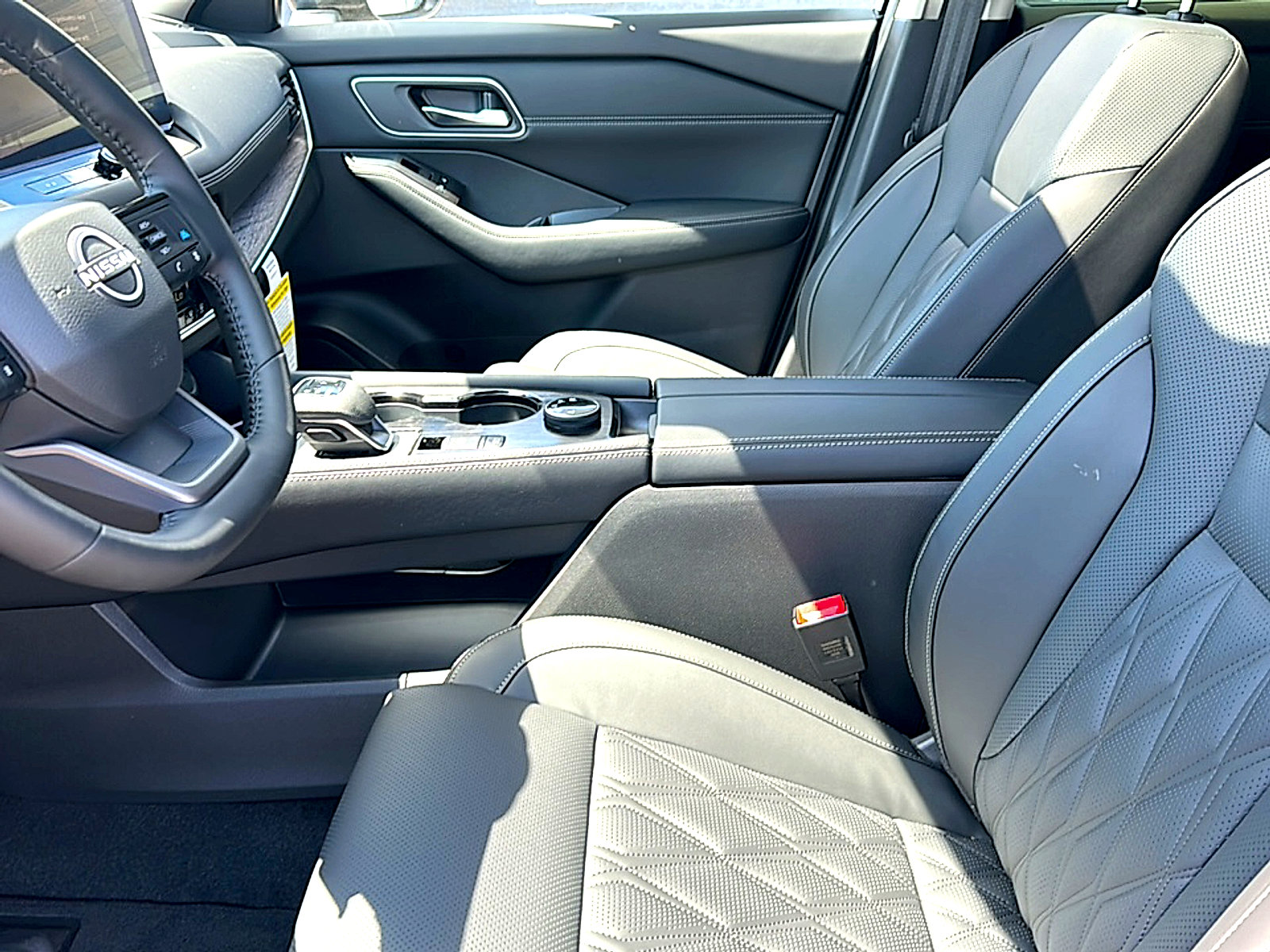 New 2026 Nissan Rogue Platinum w/ Platinum Premium Package AWD/4WD image 10