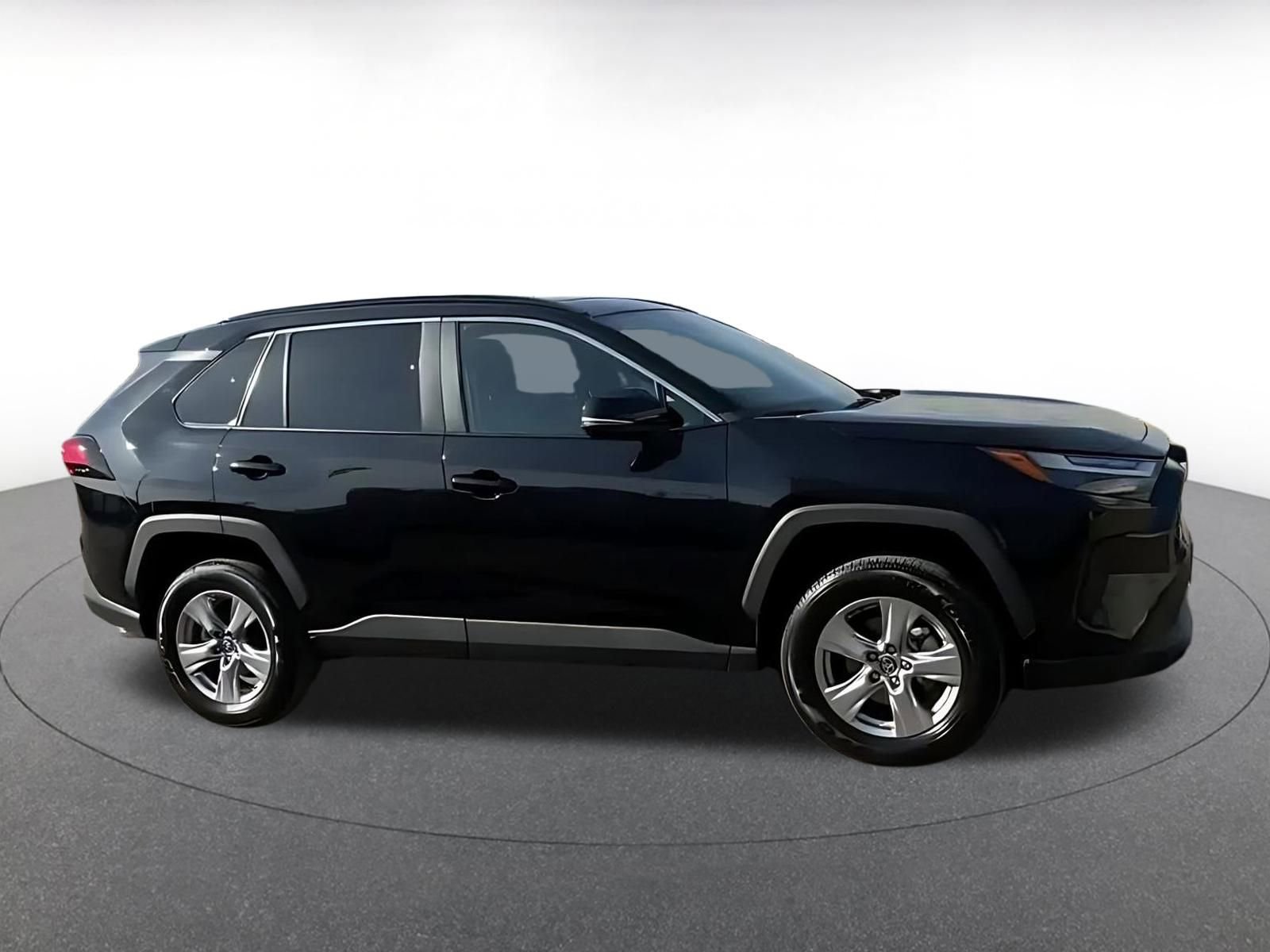 Used 2025 Toyota RAV4 XLE image 16