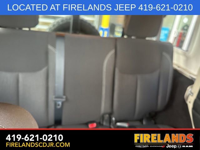 Used 2017 Jeep Wrangler Unlimited Rubicon w/ Connectivity Group AWD/4WD image 15