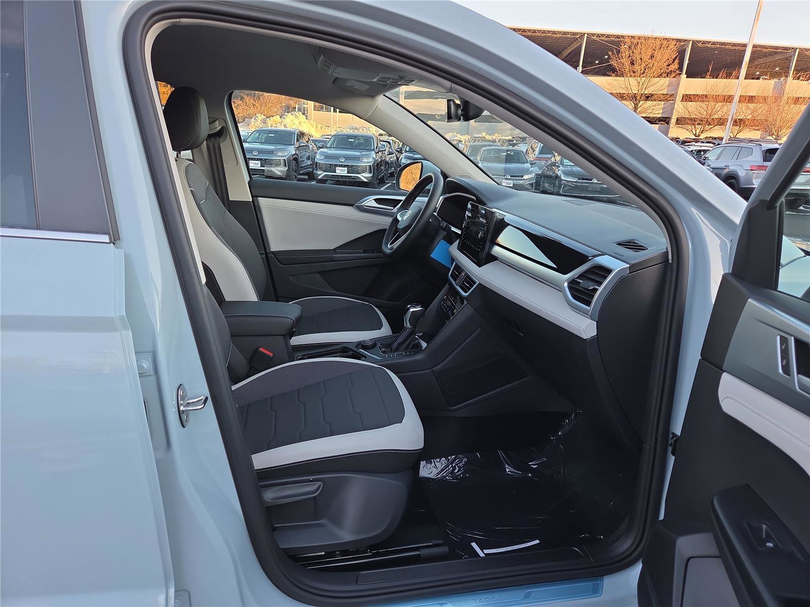 New 2026 Volkswagen Taos SE image 27