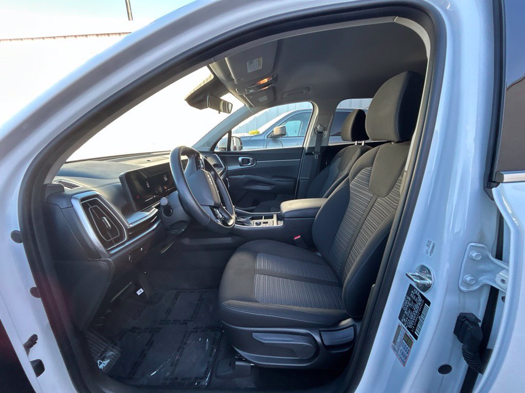 Certified 2026 Kia Sorento LX FWD image 12