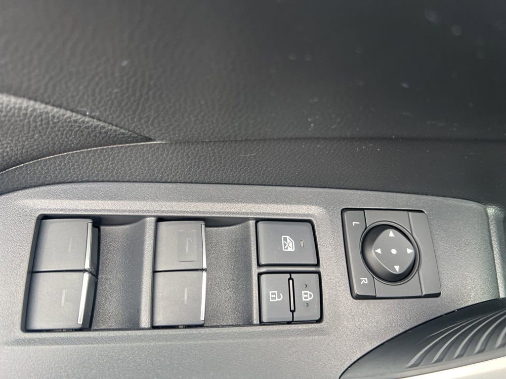 Used 2023 Toyota RAV4 SE image 23