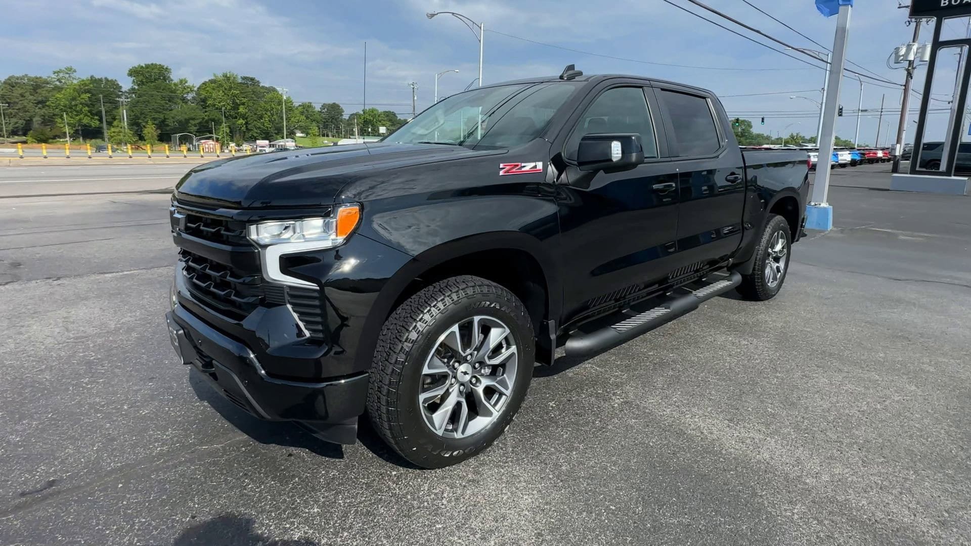 Used 2025 Chevrolet Silverado 1500 RST w/ Z71 Off-Road Package AWD/4WD image 4