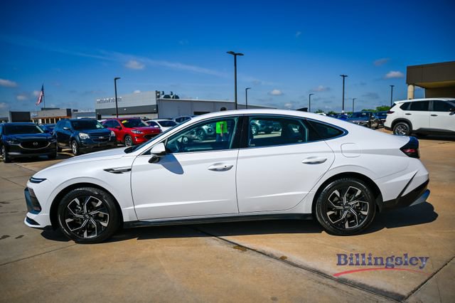 Used 2024 Hyundai Sonata SEL FWD image 2
