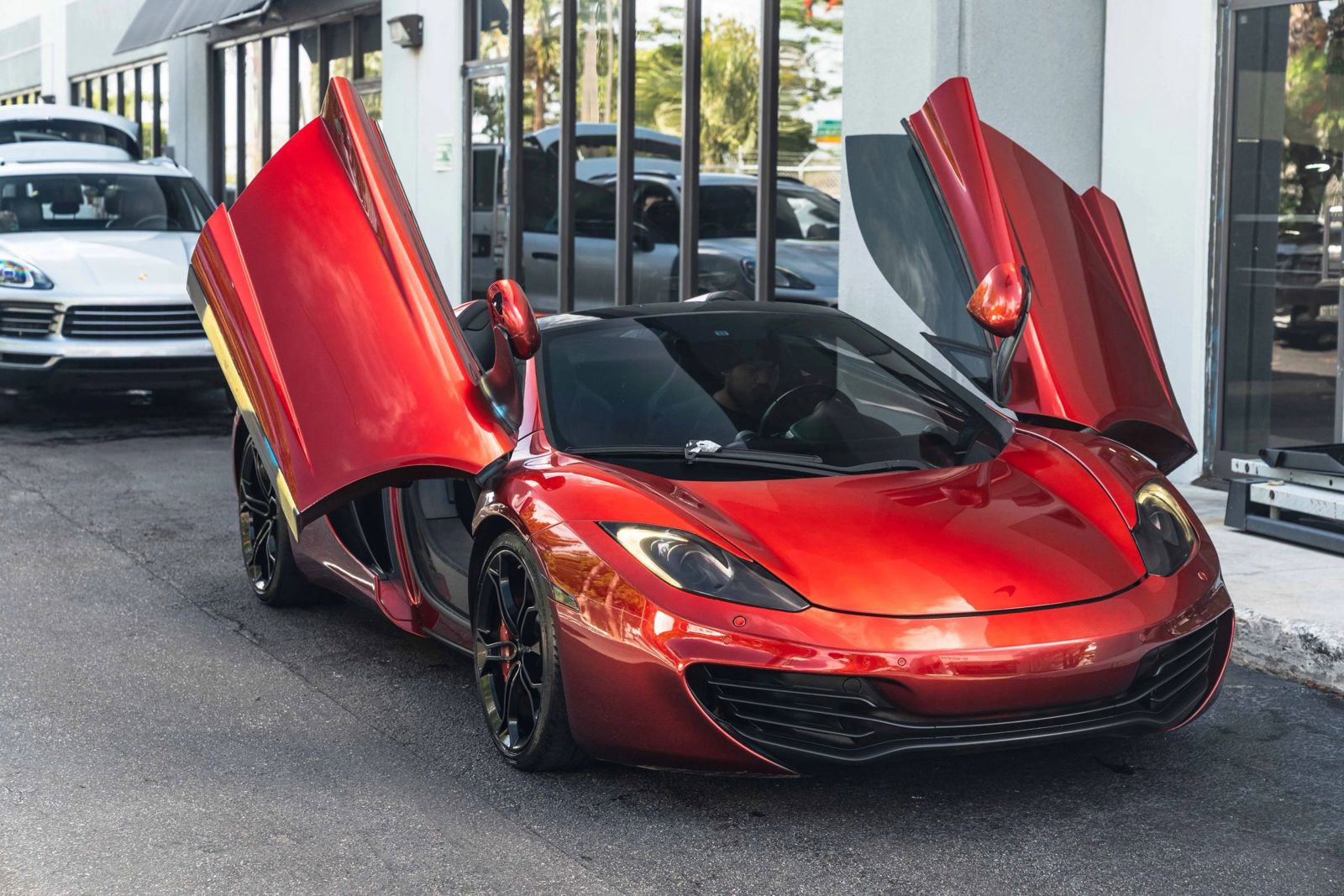 Used 2014 McLaren MP4-12C Spider RWD image 25