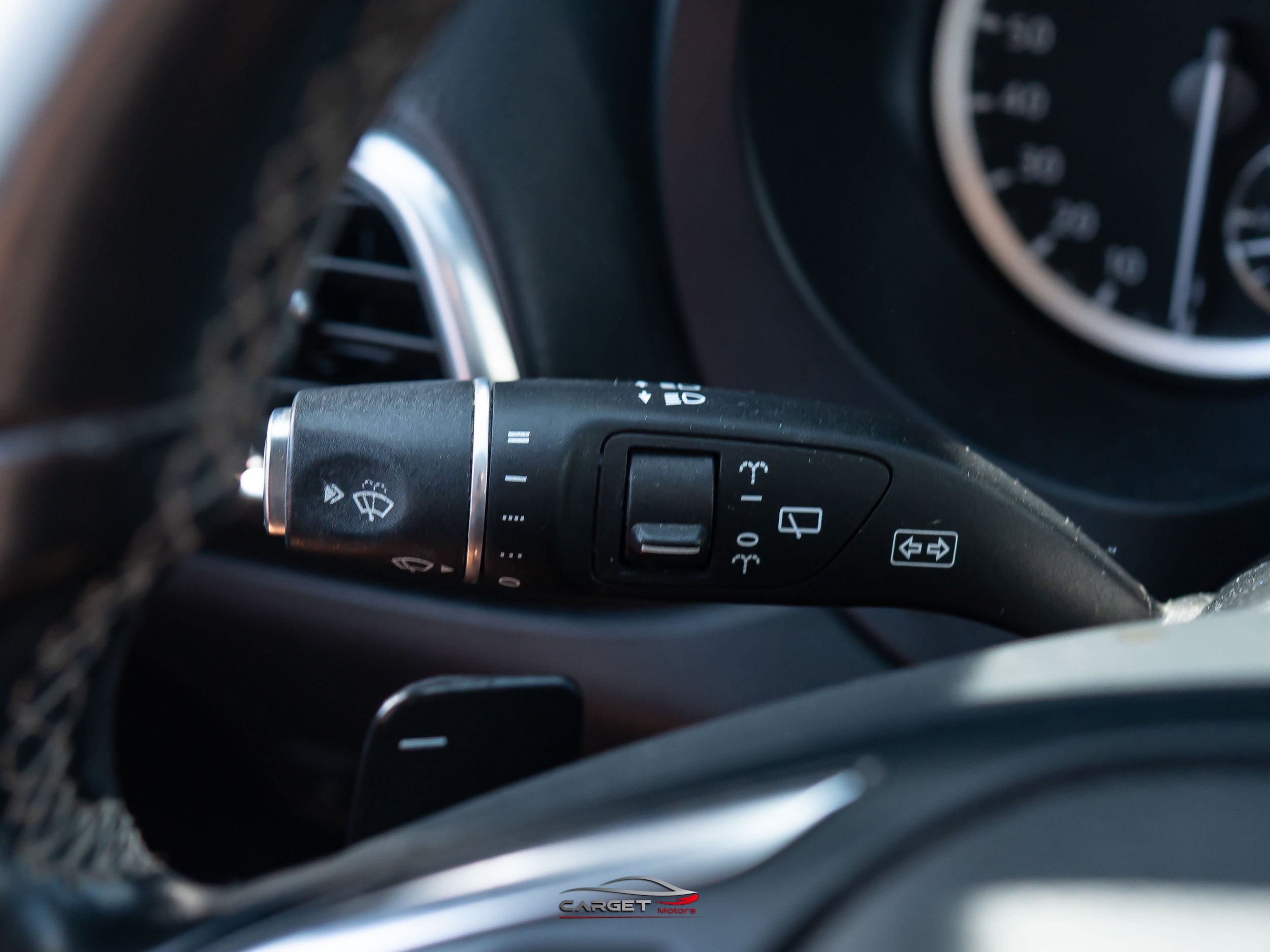 Used 2018 INFINITI QX30 FWD image 23