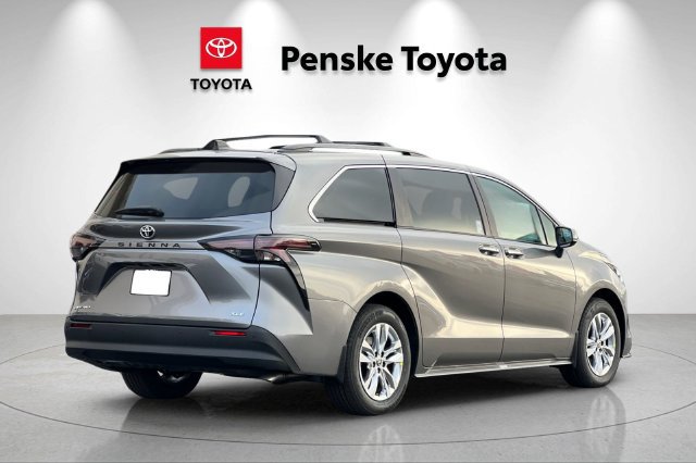 New 2026 Toyota Sienna XLE AWD/4WD image 4