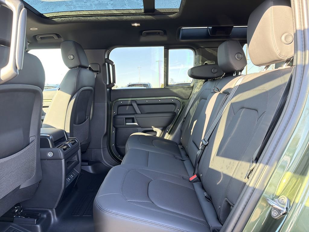 New 2026 Land Rover Defender 110 X-Dynamic SE image 5