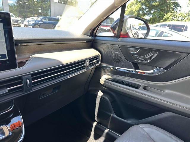 Used 2023 Lincoln Corsair Reserve w/ Equipment Group 201A AWD/4WD image 30