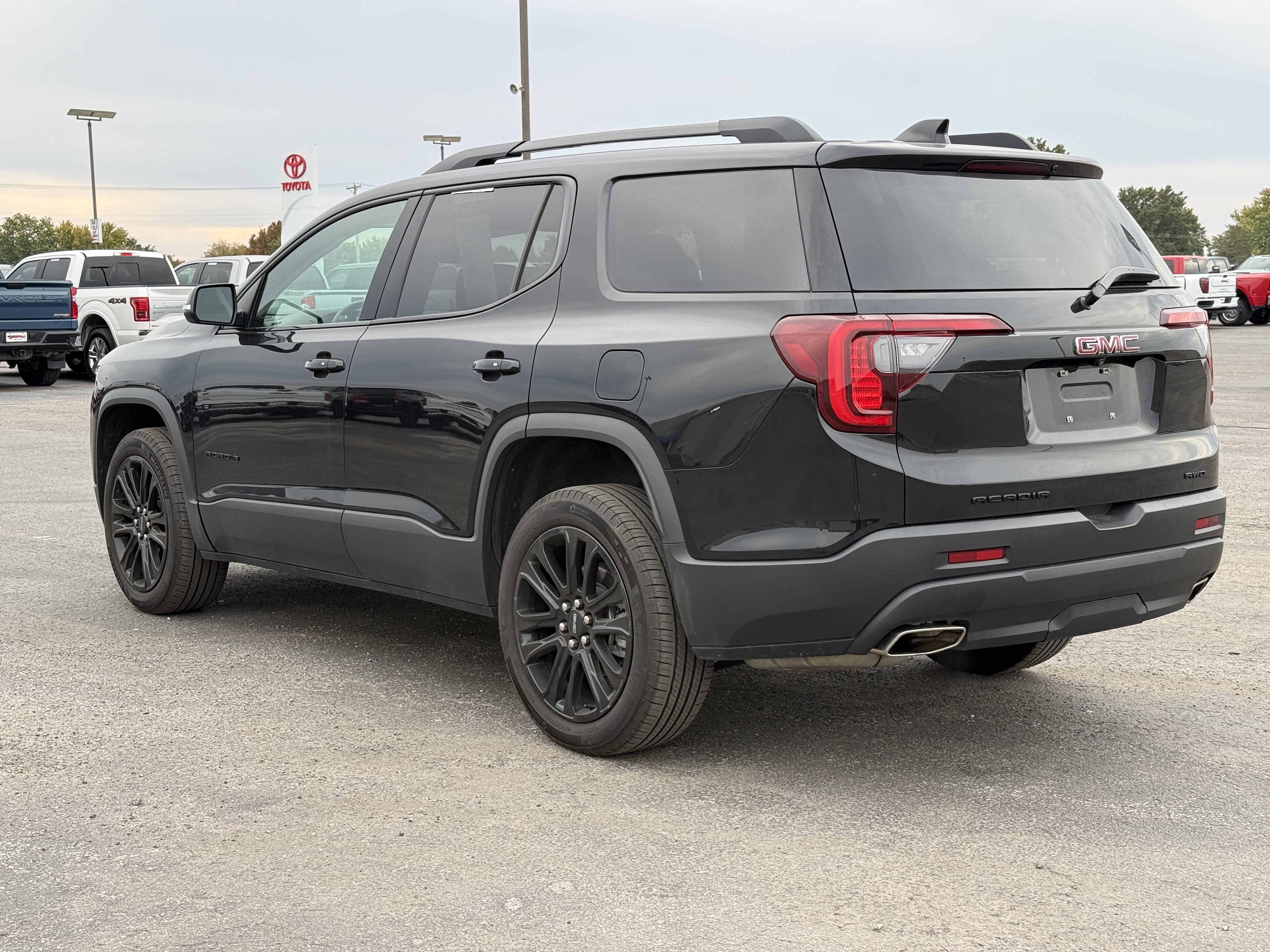 Used 2023 GMC Acadia SLE w/ Driver Convenience Package AWD/4WD image 6