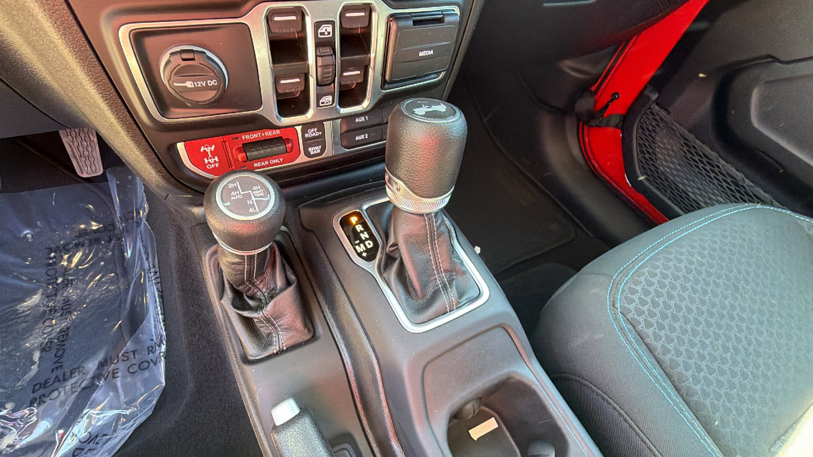 Used 2025 Jeep Wrangler Unlimited Rubicon 4xe w/ Convenience Group AWD/4WD image 31