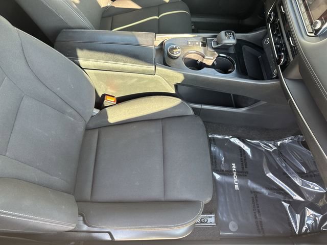 Used 2023 Nissan Rogue S image 27