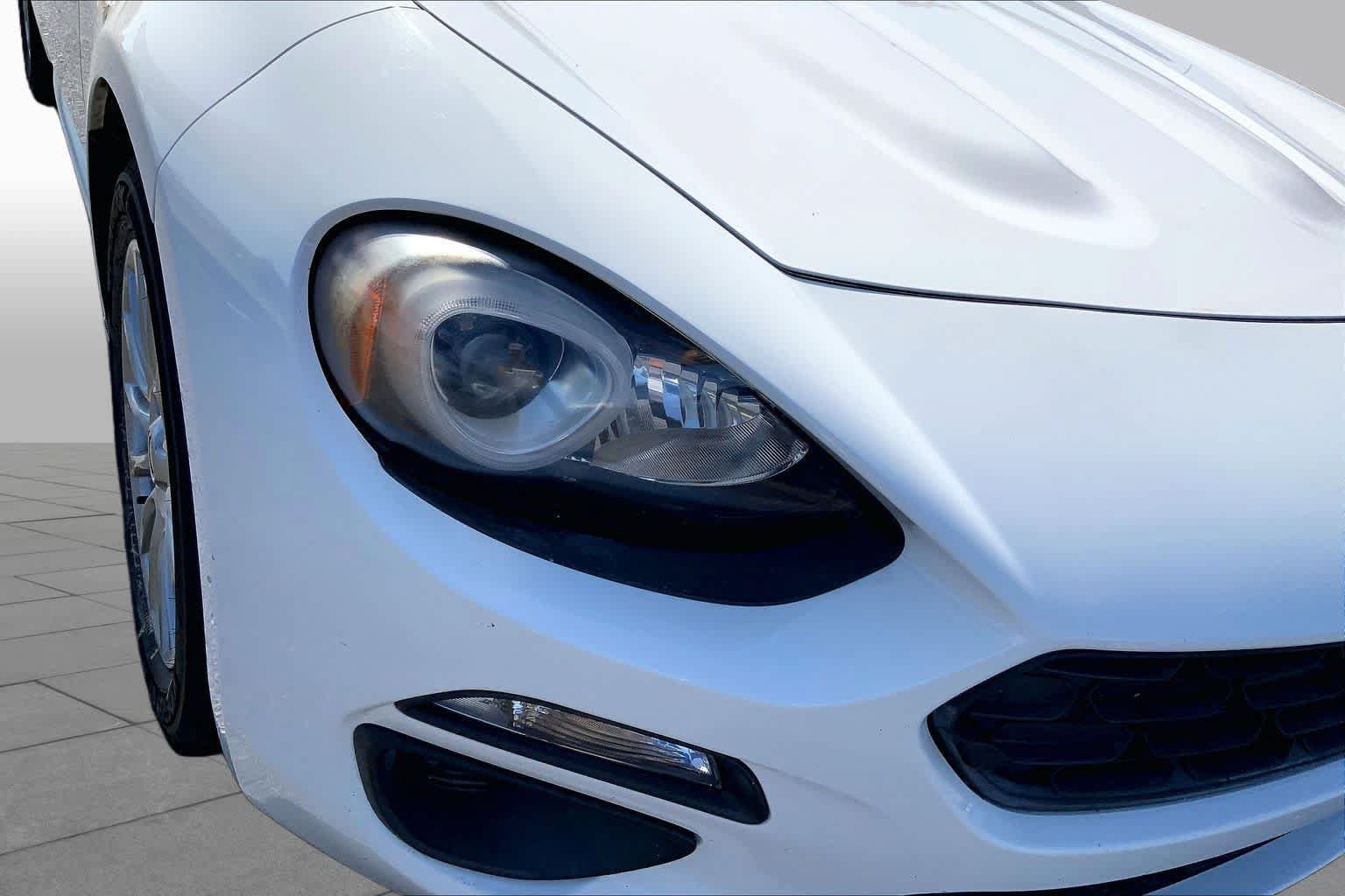 Used 2018 FIAT 124 Spider Classica w/ Technology Group RWD image 26